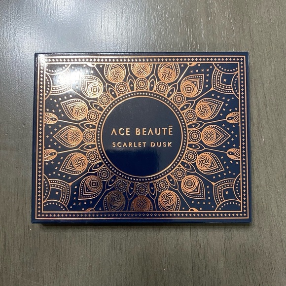Ace Beaute Scarlet Dusk Eyeshadow Palette - Picture 1 of 3
